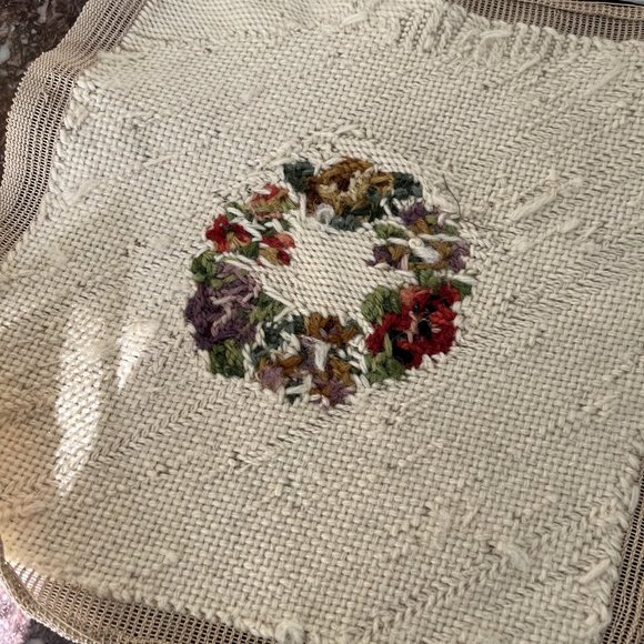 Preworked Handmade Needlepoint Roses Floral Wreath Cream Completed Finished - Picture 6 of 8